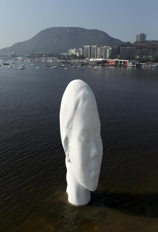 Karya seni patung hiasi pantai di Rio de Janeiro