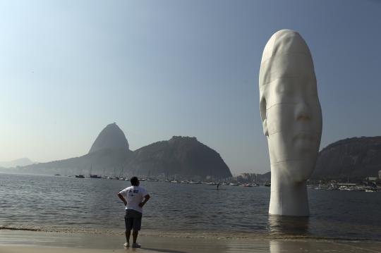 Karya seni patung hiasi pantai di Rio de Janeiro