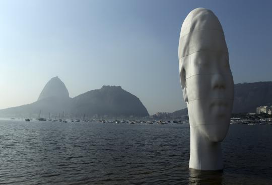 Karya seni patung hiasi pantai di Rio de Janeiro