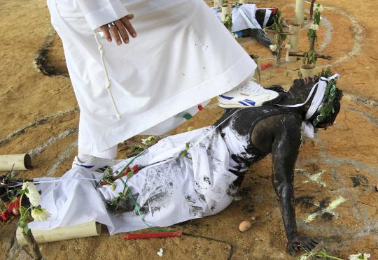 Ritual pengusiran roh halus di Kolombia 