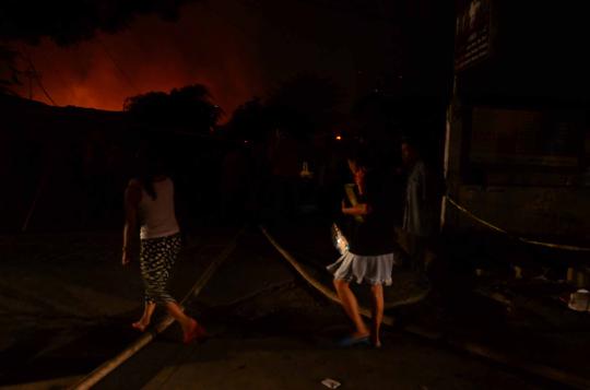 Kebakaran hanguskan rumah dan lapak pemulung di Mampang