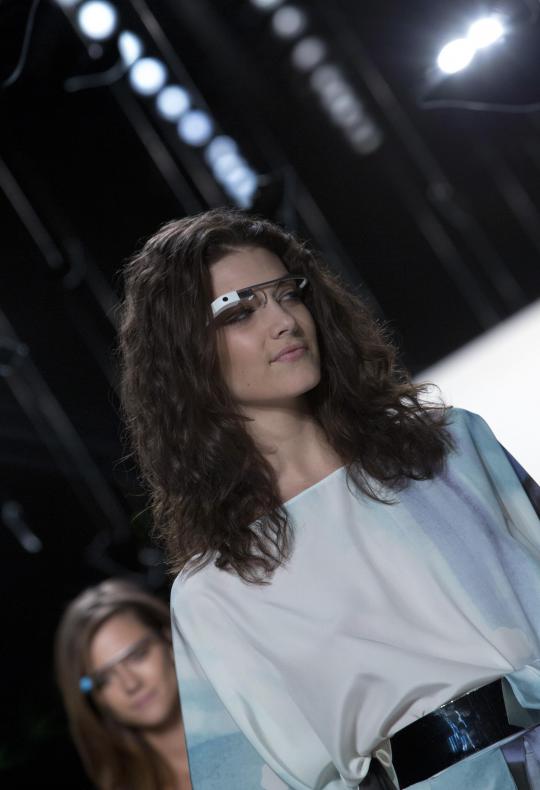 Google Glass hadir di New York Fashion Week 2012