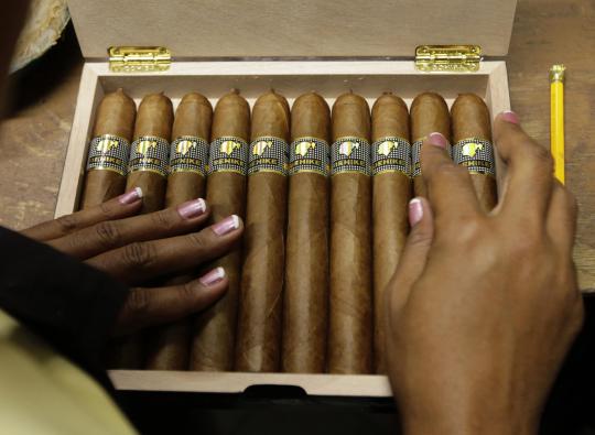 Pembuatan cerutu di Havana, Kuba