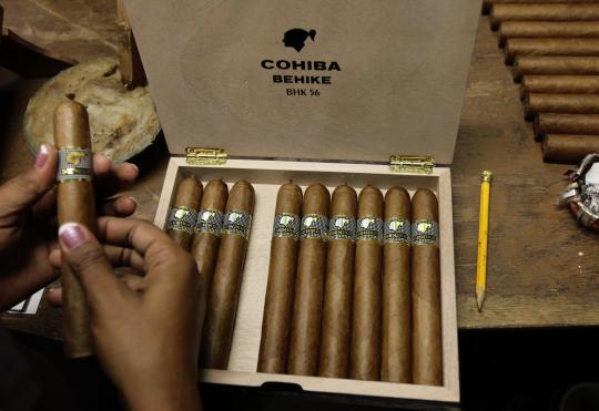 Pembuatan cerutu di Havana, Kuba