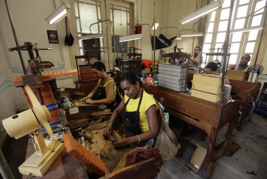 Pembuatan cerutu di Havana, Kuba