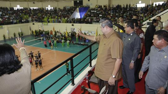 Presiden SBY beri semangat kepada para atlet voli 