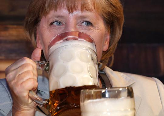 Kanselir Jerman Merkel pesta bir bersama para menteri