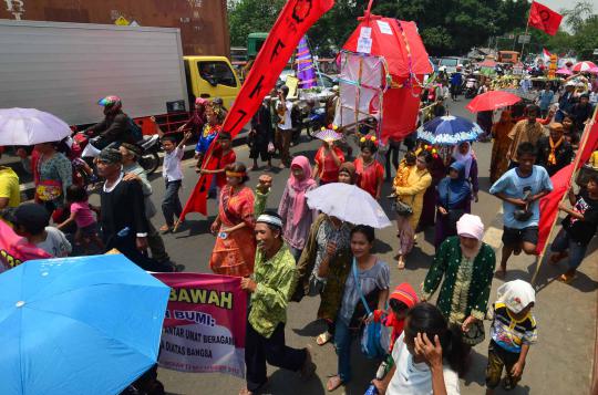 Warga Tanah Merah gelar pawai sedekah bumi