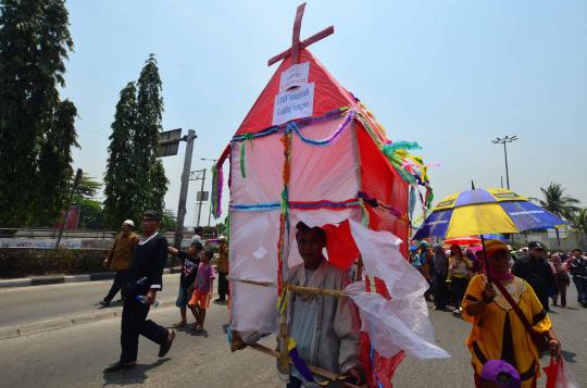 Warga Tanah Merah gelar pawai sedekah bumi