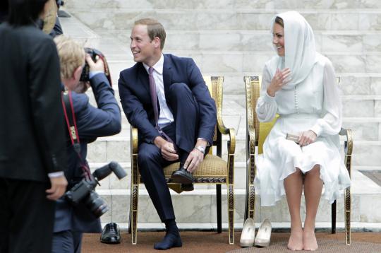 Kunjungi masjid, Kate Middleton berkerudung