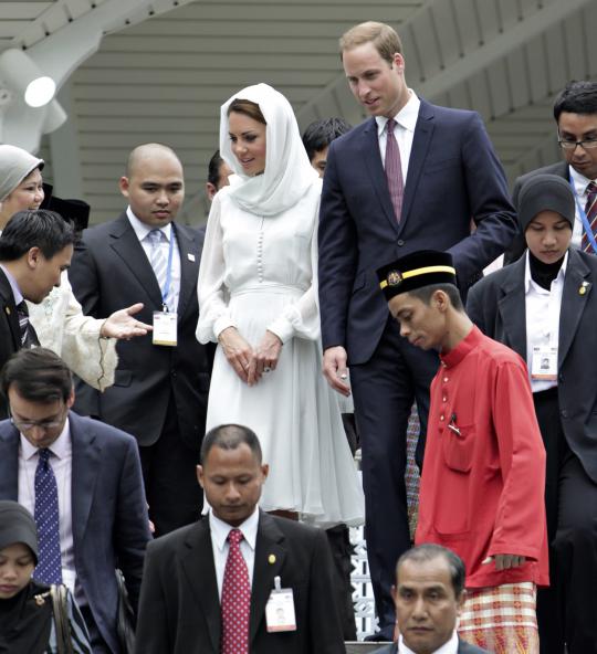 Kunjungi masjid, Kate Middleton berkerudung