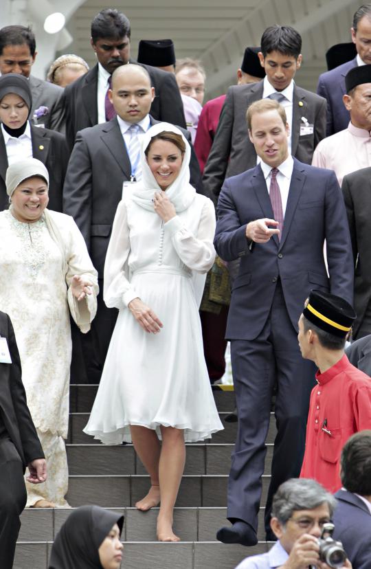Kunjungi masjid, Kate Middleton berkerudung