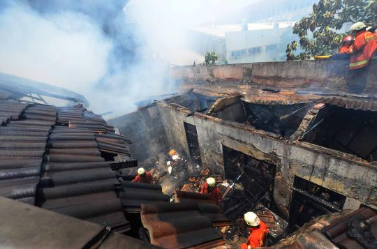 Rumah usaha makanan ludes dilalap si jago merah