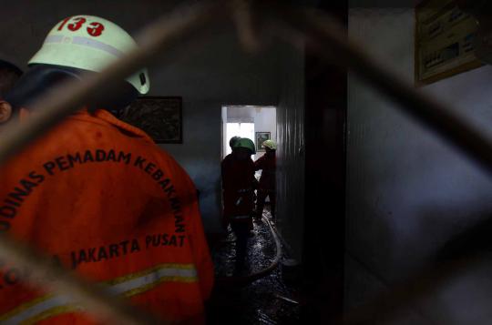 Rumah usaha makanan ludes dilalap si jago merah