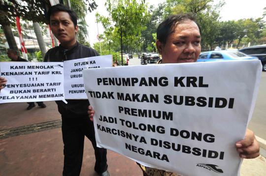 Demo tolak kenaikan tarif KRL