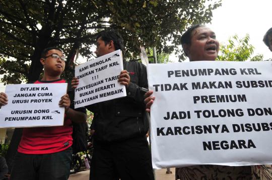 Demo tolak kenaikan tarif KRL