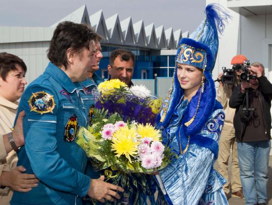 Pendaratan kapsul Soyuz TMA-04M di Kazakhstan