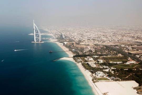 Menikmati keindahan, kemewahan Kota Dubai dari atas langit