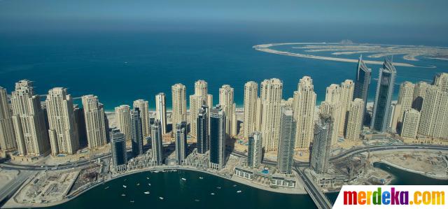 Foto Menikmati keindahan kemewahan Kota Dubai dari  atas  