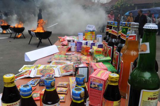 Obat dan makanan ilegal senilai Rp 2 miliar dimusnahkan