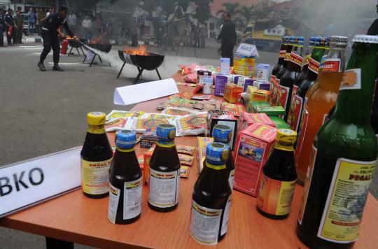 Obat dan makanan ilegal senilai Rp 2 miliar dimusnahkan