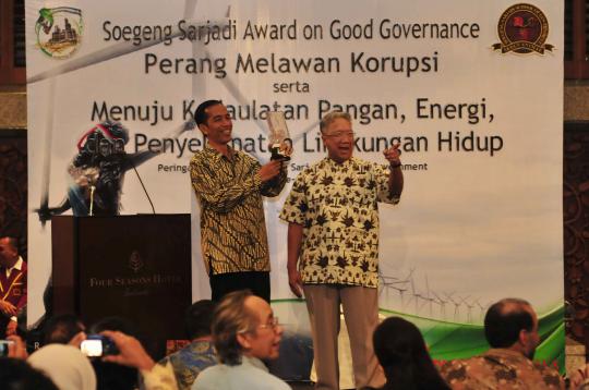 CT, Jokowi, Abraham terima penghargaan dari SSSG 