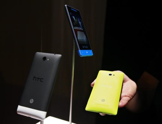 HTC luncurkan ponsel pintar HTC Windows Phone 8X dan 8S