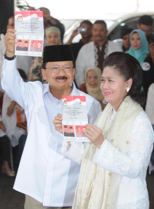 Didampingi istri dan Nara, Foke nyoblos di TPS 01