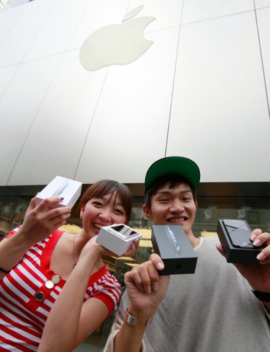 Penjualan perdana Apple iPhone 5 di seluruh dunia