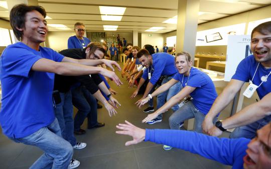 Demi iPhone 5, orang rela menginap di depan Apple Store