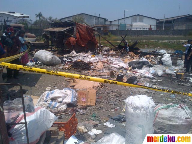 Foto : Tim Gegana sisir lokasi ledakan bom di Surabaya 