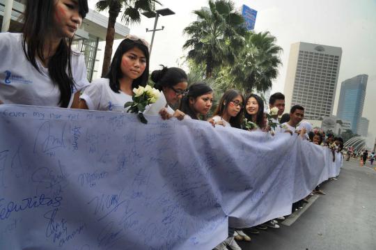 Aktivis wanita gelar aksi tanda tangan di Bundaran HI