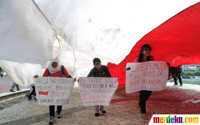 Foto : Bendera merah putih 800 m membentang di Bundaran HI 