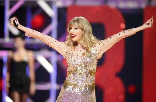 Taylor Swift memukau penonton di Festival Musik iHeartRadio