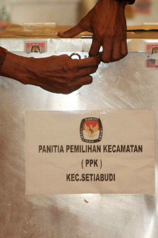 KPU lakukan rekapitulasi penghitungan suara Pilkada DKI