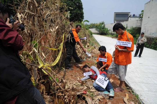 Rekonstruksi pembunuhan sadis Ade Irawan di Ciputat