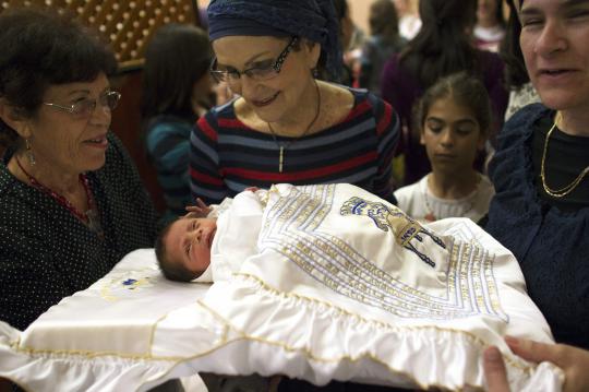 Ritual sunatan bayi laki-laki Yahudi