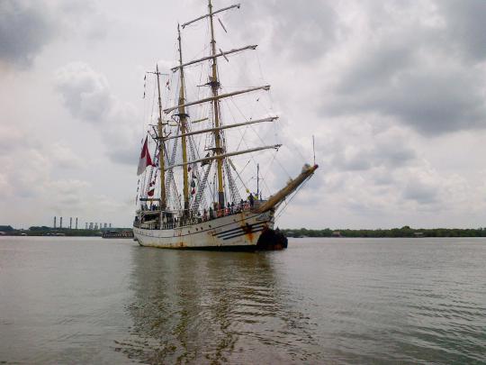 Kapal legendaris KRI Dewaruci tiba di Belawan