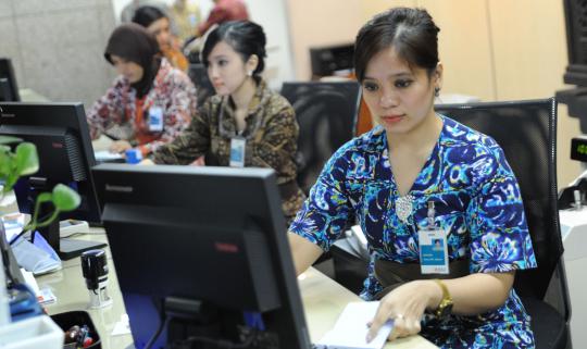 Hari Batik Nasional, pegawai bank berbatik