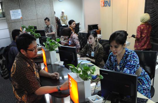 Hari Batik Nasional, pegawai bank berbatik