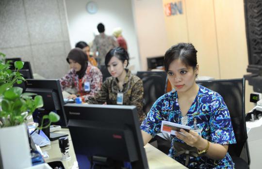 Hari Batik Nasional, pegawai bank berbatik