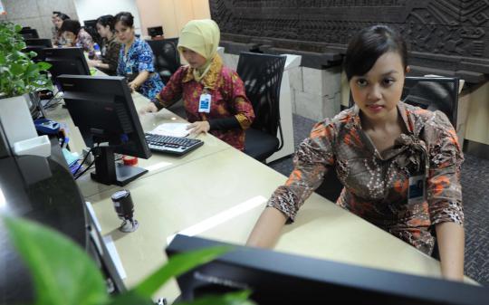 Hari Batik Nasional, pegawai bank berbatik