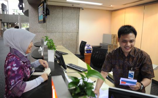 Hari Batik Nasional, pegawai bank berbatik