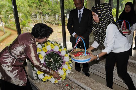 Meutia Hatta ziarah ke makam Bung Hatta