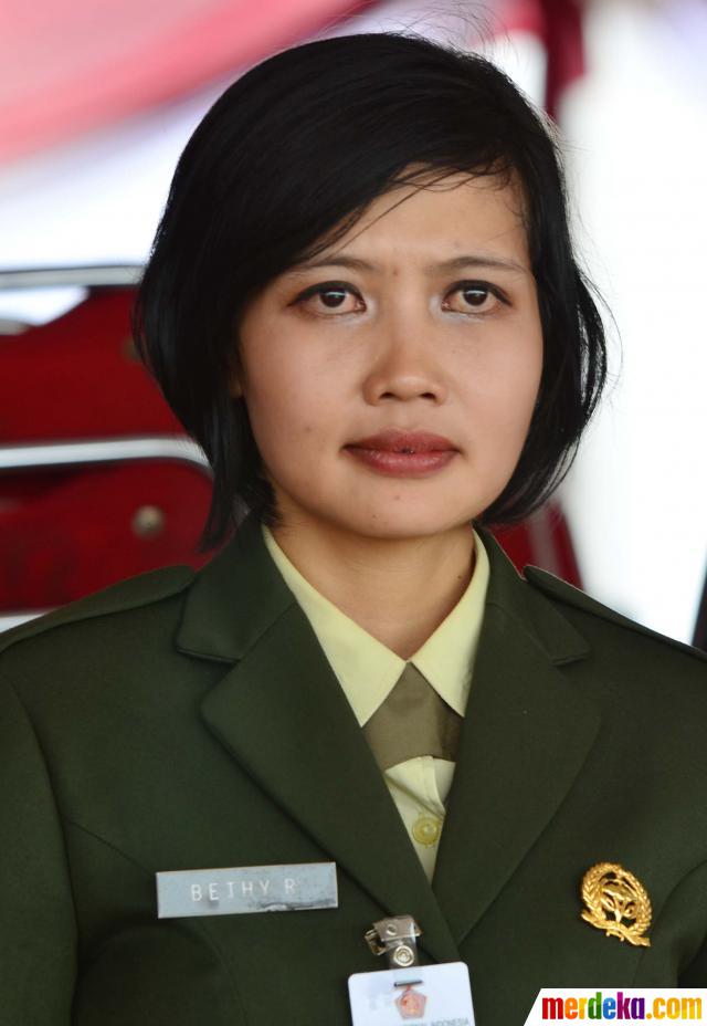 Foto : Pesona wanita TNI sambut HUT TNI ke-67 merdeka.com