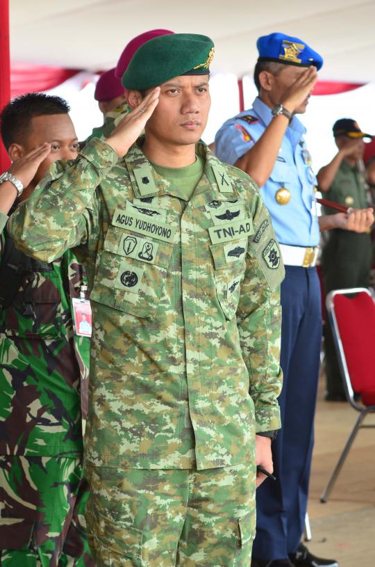 Putra sulung SBY di tengah HUT TNI