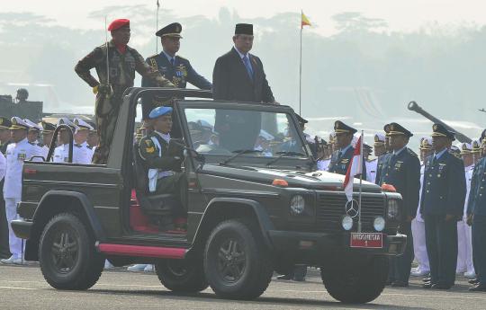 Presiden SBY pimpin upacara HUT TNI ke -67