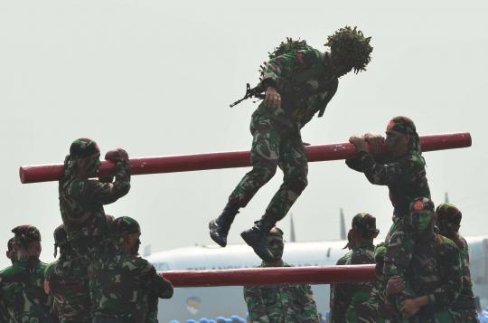 Atraksi udara warnai perayaan HUT TNI ke-67