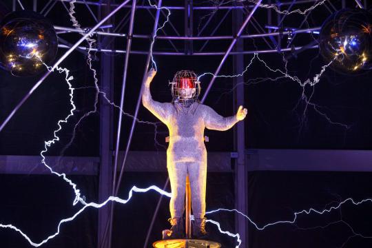 Aksi maut pesulap David Blaine dengan 1 juta volt listrik