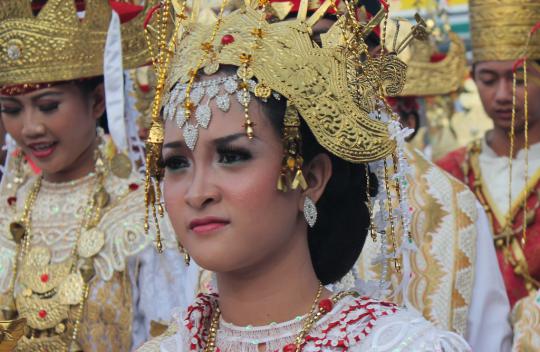 Cantiknya gadis Lampung saat Karnaval Tapis